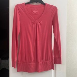 Long sleeve, V-neck with waist bottom band